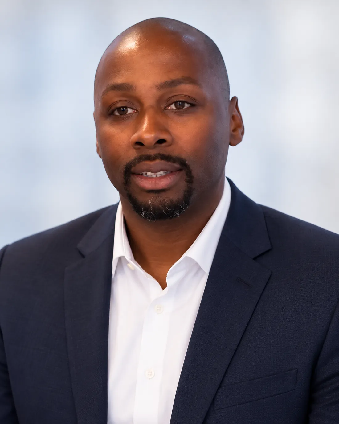 Portrait de Julien Mankuka, dirigeant de Lethis Assurances